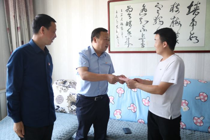 慰问老党员 (3).jpg