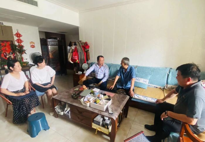 慰问老党员 (1).jpg